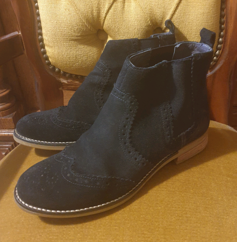 navy blue boots size 5